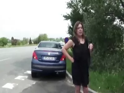 Մարդը լցրեց կարմիր մազերով աղջկան