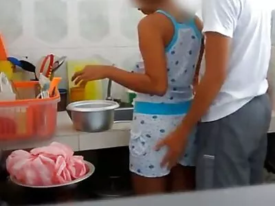 Caresses the Girlfriend’s Pussy